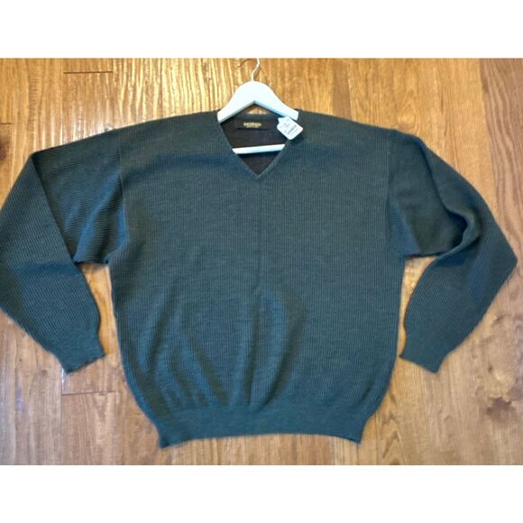 Bacharach NWT made in Italy merino wool green vneck sweater  L - Picture 9 of 9